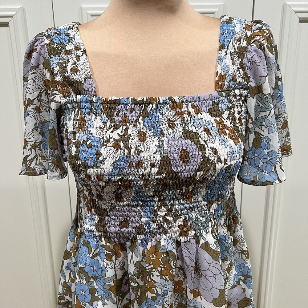 Floral Smocked Women's Top - Picture 2 of 8